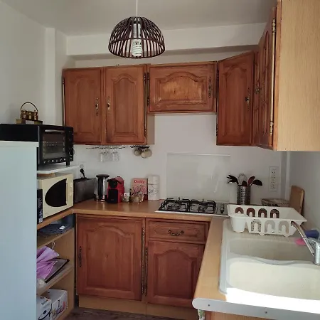 Calme Et Ensoleille Dans Maison De Apartment