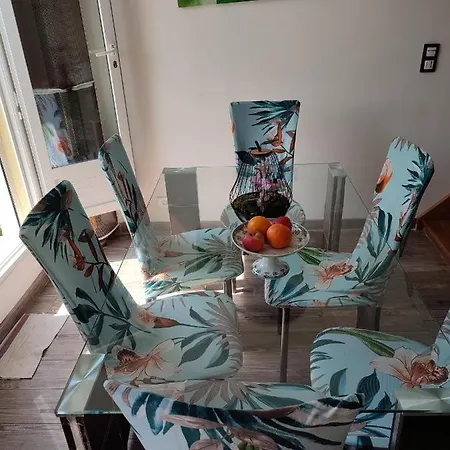 Calme Et Ensoleille Dans Maison De Apartment