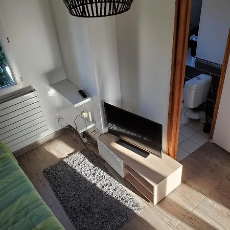 Calme Et Ensoleille Dans Maison De Apartment
