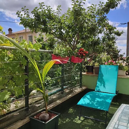 Calme Et Ensoleille Dans Maison De Villejuif