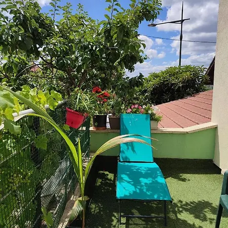 Calme Et Ensoleille Dans Maison De Apartment *