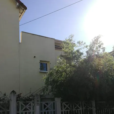 Calme Et Ensoleille Dans Maison De